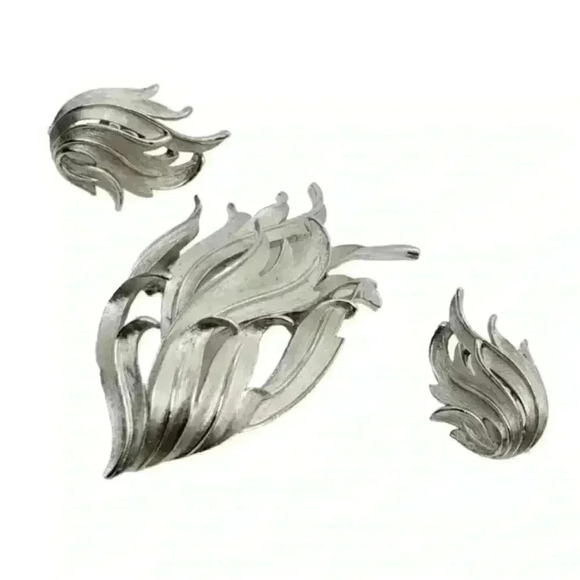 Vintage Crown Trifari Leaf Brooch Earrings Orig Set Silver Rare